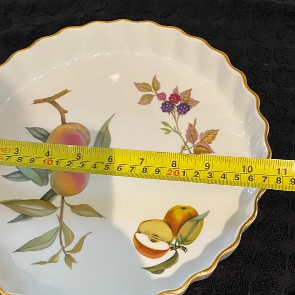 Royal Worcester Elegant White Fine Porcelain  Quiche/ Pie Dish with Fruit Design - Picture 4 of 4